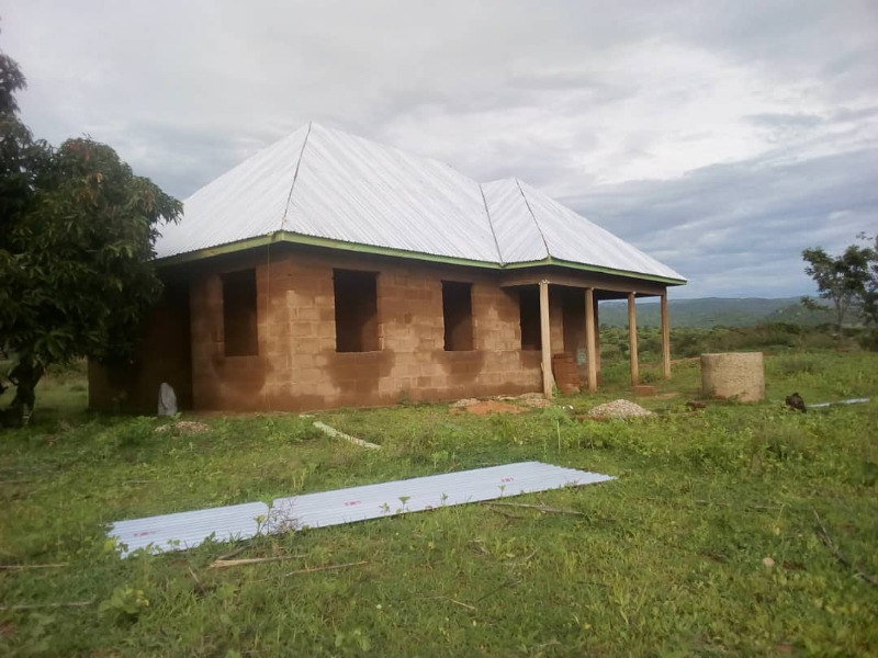 Wakense pastor's house roof Ja