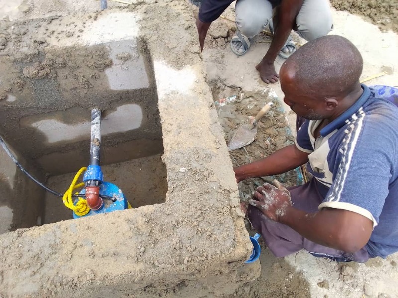 MAZIWA BOREHOLE (1)