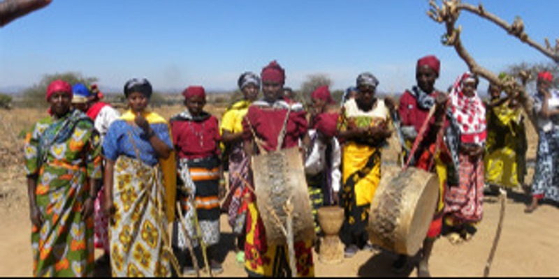 Pangalowa church choir 320